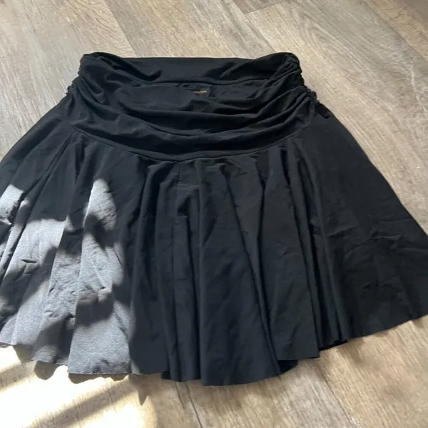BCBG Maxazria black‎ mini skirt - Image 4