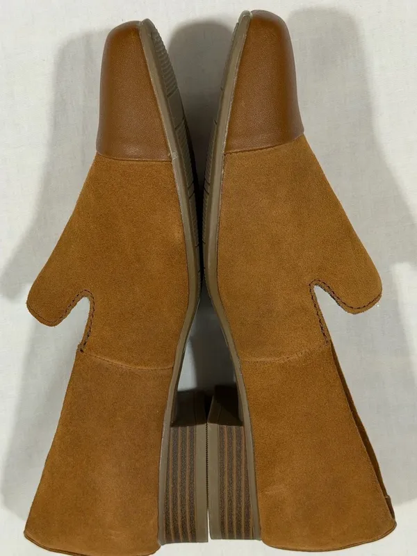 Clarks Women's Two-Tone Tan Suede & Leather Slip-On Flats Sz 8 NWOB - Image 3