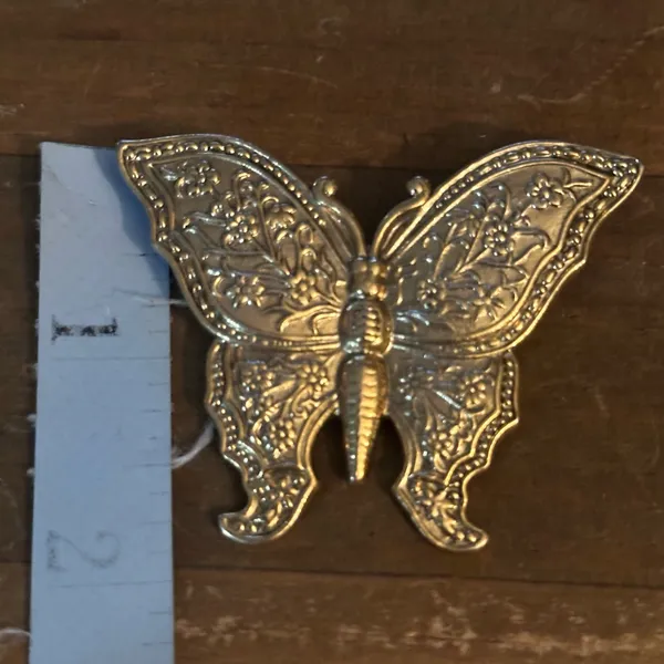 Vintage gold tone embossed butterfly brooch - Image 2