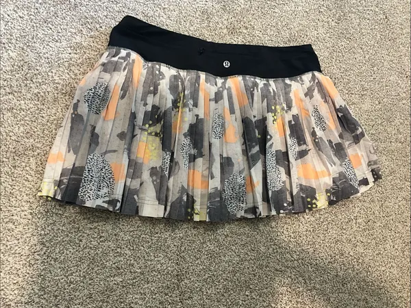 Lululemon Tennis Skirt - Size 10 - Image 2