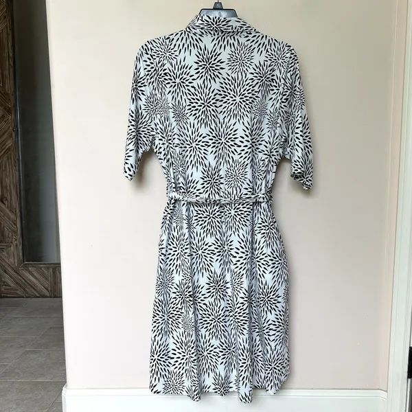 Katie Kimes Shirt Dress Med Belted Button Up Blk White Mums Floral Burst Retro - Image 3