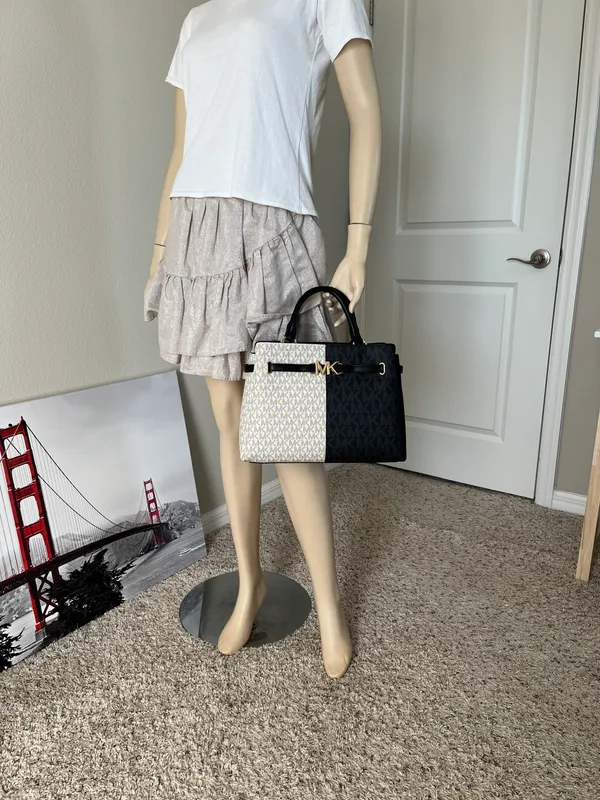 Michael Kors Purse - Image 8