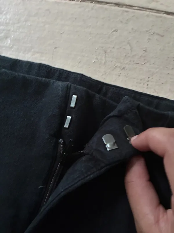 Old Navy Extra High-Waisted Polished Pixie Skinny Pants - Image 4