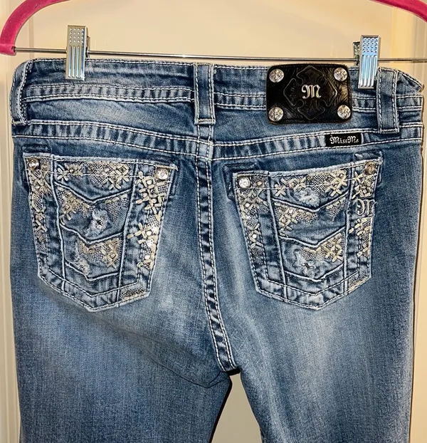 Miss Me Boyfriend Capri Jeans - Image 2