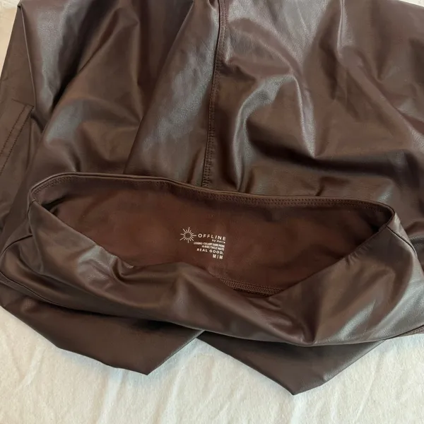 NWOT new Aerie Offline brown faux leather pleather leggings, size medium - Image 2