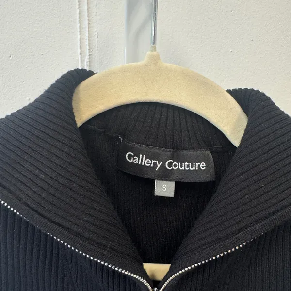 Gallery Couture Women's‎ Black Ribbed Quarter Zip Sleeveless Knit Top Size Small - Image 5