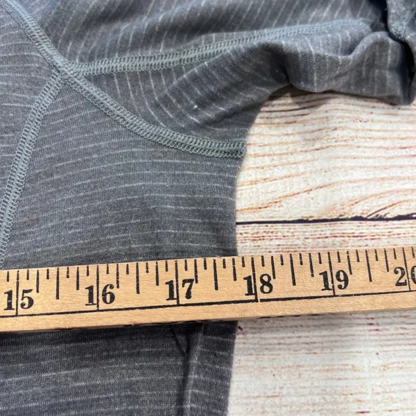 Lululemon Gray Space Dye Long Sleeve Active Top Thumbholes Pleated Back Sz 6 - Image 6