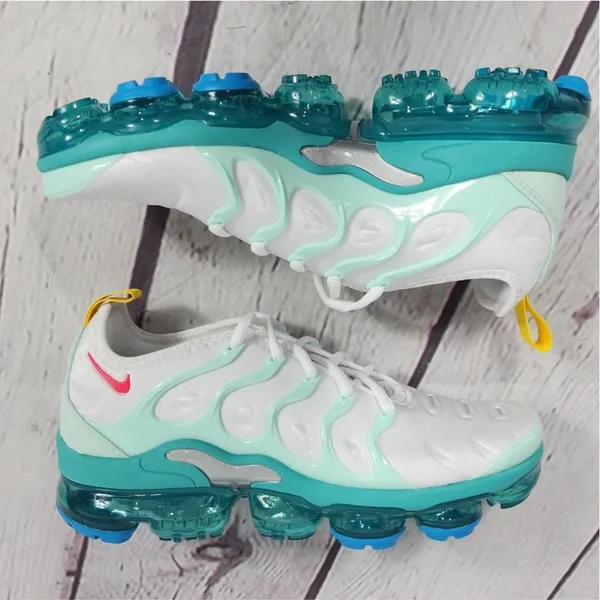 EUC Nike Women's Size 8.5 White Mint Air Vapormax Plus Running Shoes - Image 3