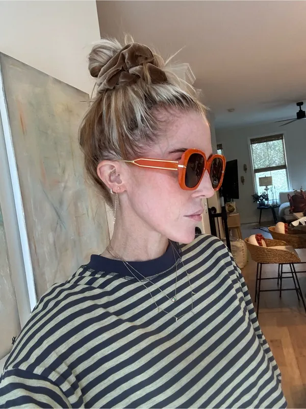 NWT orange square sunglasses with 100% UV protection - Image 3