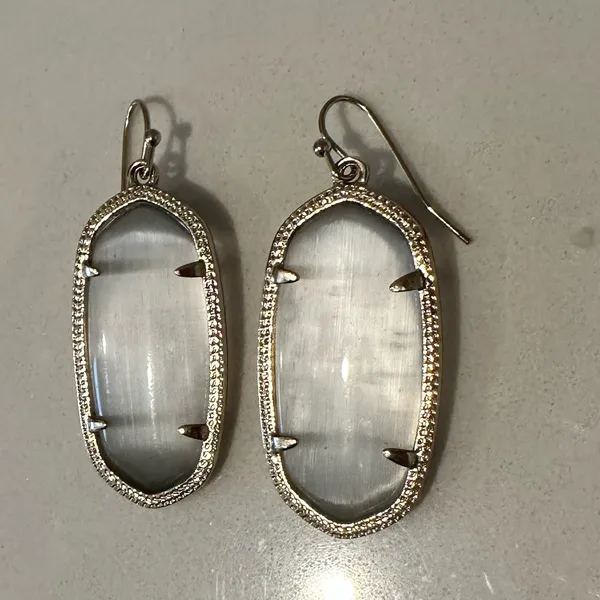 Kendra Scott Elle Slate Cat’s Eye Drop Earrings in Gold Frame - Image 6