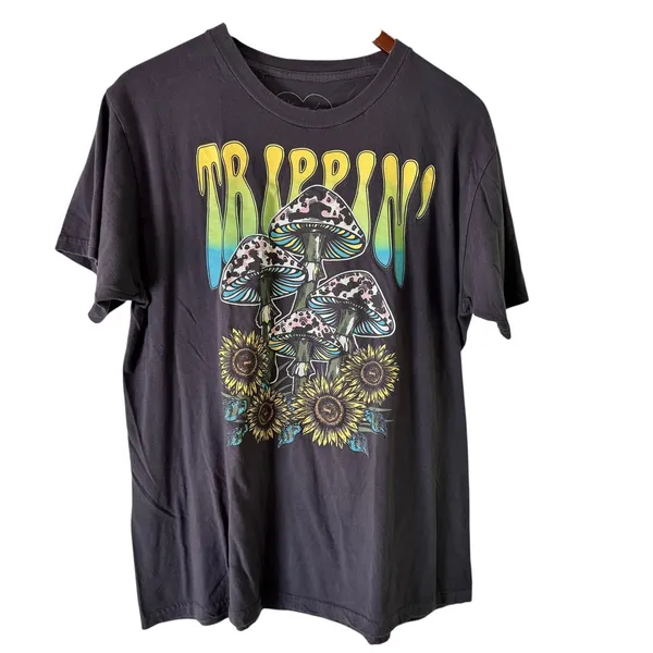 Obsessive Love Trippin'‎ Mushroom Graphic Tee Sunflower Print Top Size L - Image 5