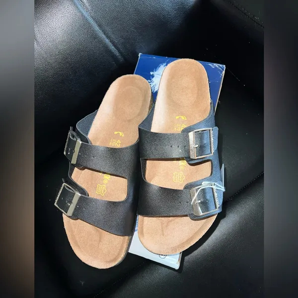 Birkenstock Arizona Size 42 - Image 2