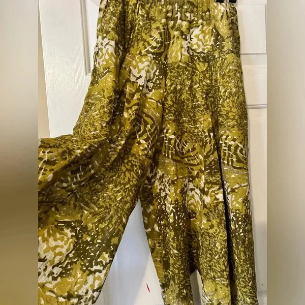 Free People boho wide leg pants, green pattern, lightweight, size XS - Image 2