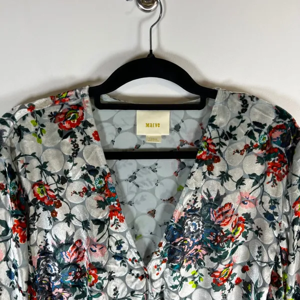 Maeve Anthropologie Burnout Velvet Silk Blend Floral Wrap Top Silver Grey‎ Large - Image 2