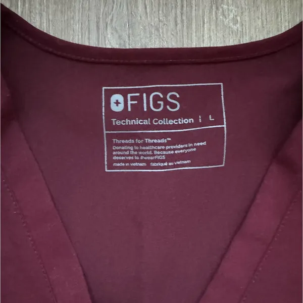 FIGS Casma™ Three-Pocket Scrub Top - Image 2