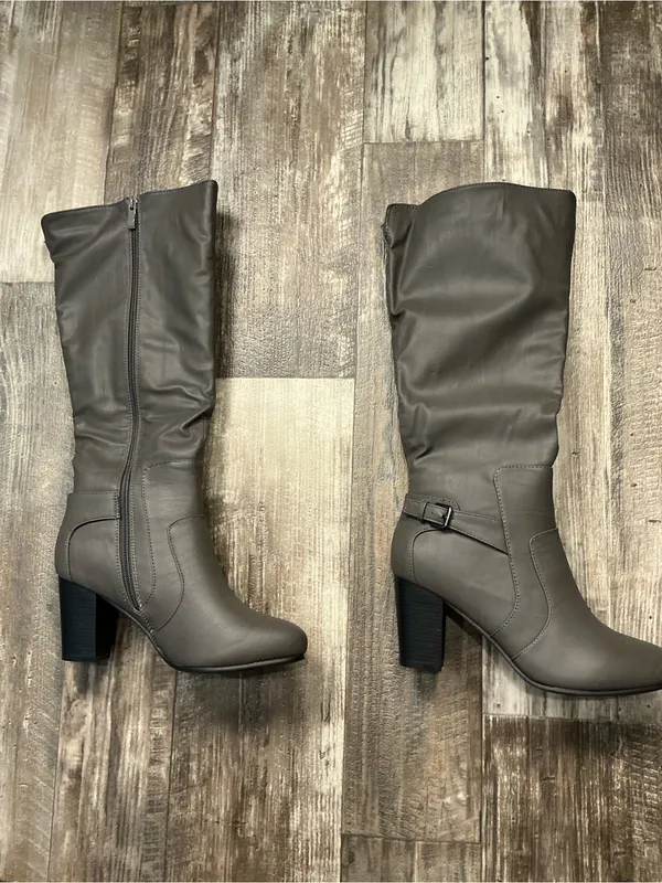 Journee Collection Tall Gray Knee-High Block Heel Boot Size 9 - Image 16