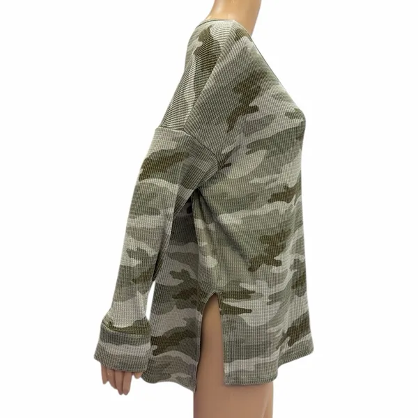 American Eagle Waffle Knit Thermal Green Camouflage V Neck Top Womens Medium - Image 4