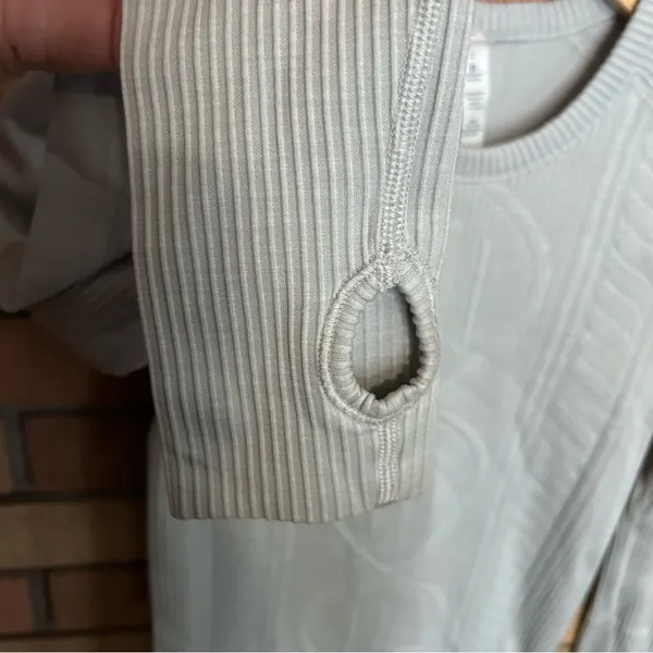 Lululemon Rest Less Pullover Heathered Silver Spoon Knit Size 2 - Image 4
