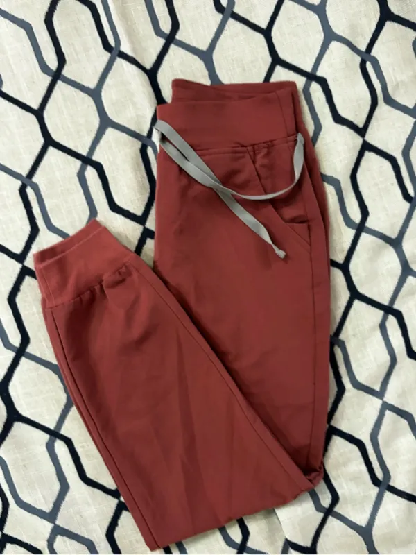 FIGS Zamora Jogger High Rise Scrub Pants - Mauve size small petite - Image 5
