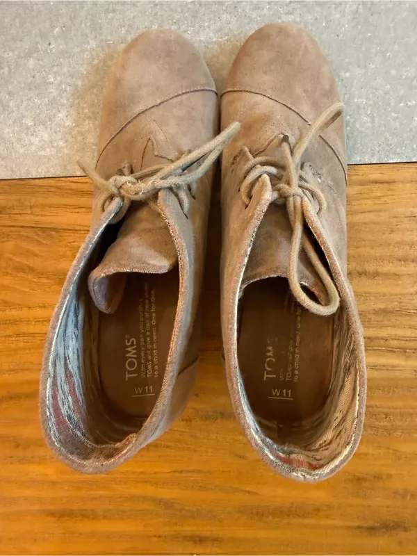 TOMS Desert Wedge Taupe Suede Lace-Up Bootie Size 11 - Image 8