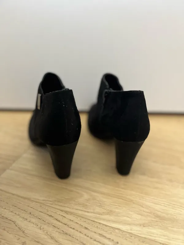 Anne Klein Booties Black Suede Heeled - Image 5