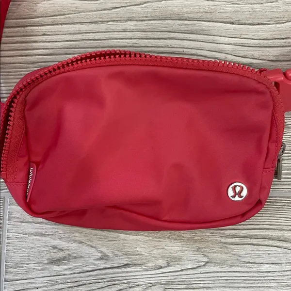 Lululemon Everywhere Belt Bag - Image 2