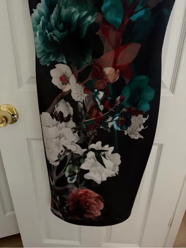 Black Floral Bodycon Dress Size 6 - Image 3