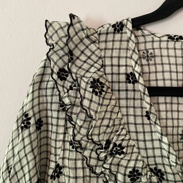 LoveShackFancy Blake Cropped Floral Ruffle Blouse Black White Women's size Large - Image 4