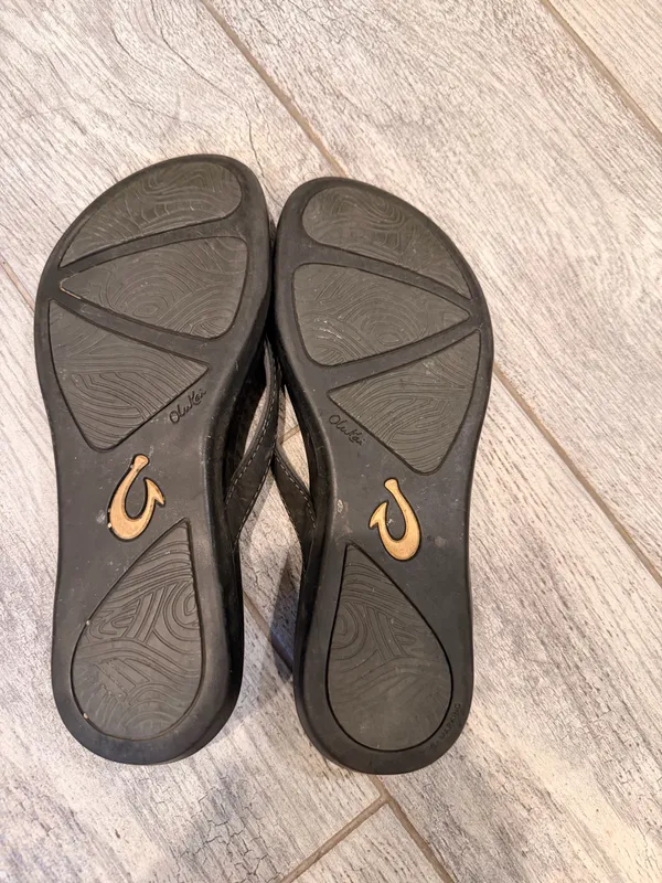 Olukai Ho'opio Leather Flip-Flops - Image 2