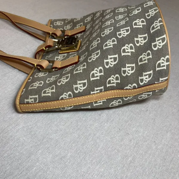 Dooney & Bourke | Vintage Tan and Gray Signature Classic Bucket Bag - Image 5