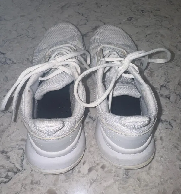 Adidas White Sneaker - Image 4