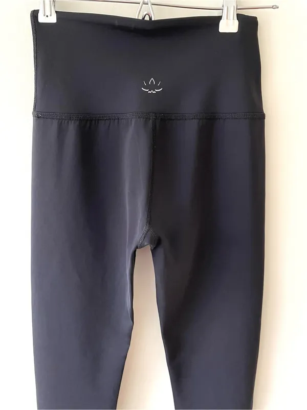 BEYOND Yoga x Equinox Leggings laser cut out hem size Small - Image 6