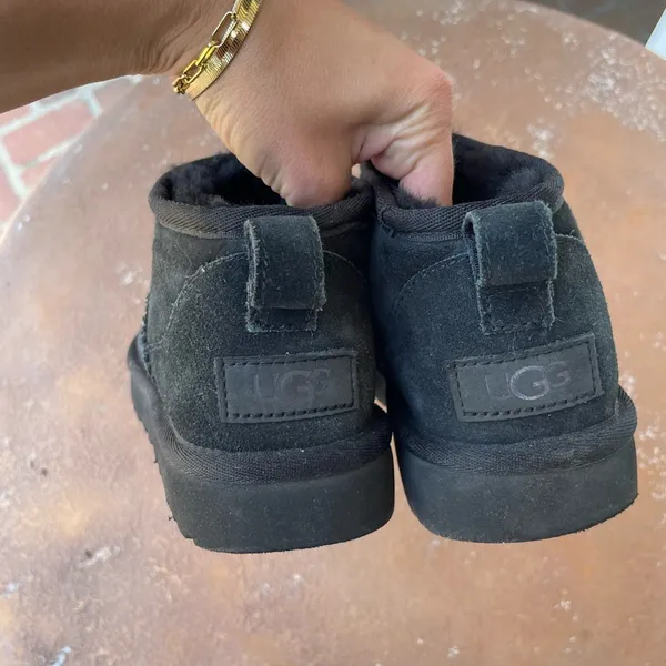 Ugg ultra mini black sz 5 women In great condition - Image 4