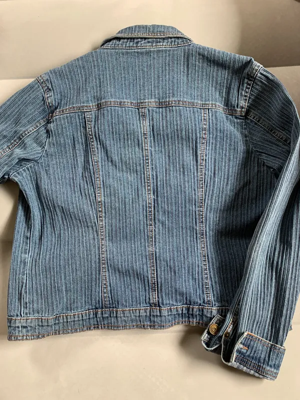 Denim Jacket With Button Front And Sleeves. - Image 4