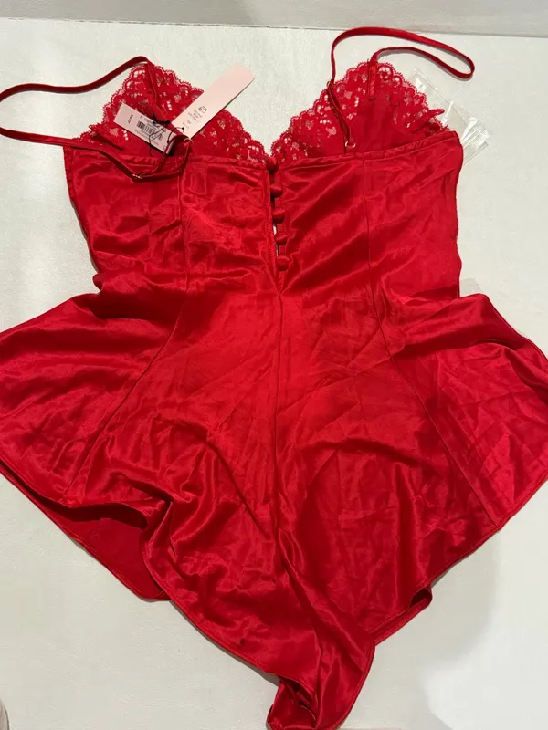 Victoria's Secret red lace lingerie set with floral detail XS /XP - Image 3