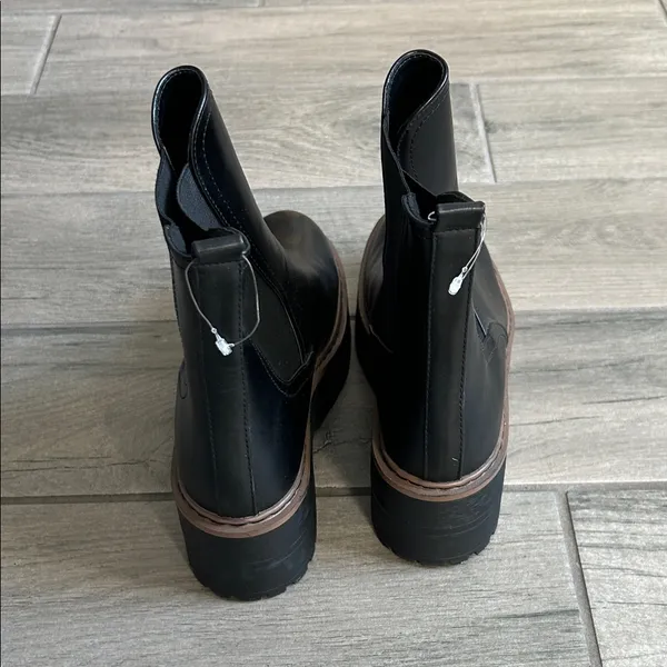 Soda Black Ankle Boots with Brown Sole - Image 3