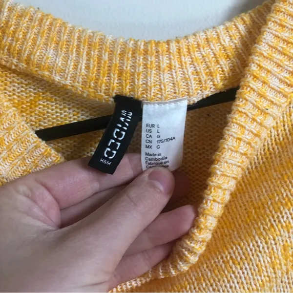 H&M  Cropped Sweater - Image 3