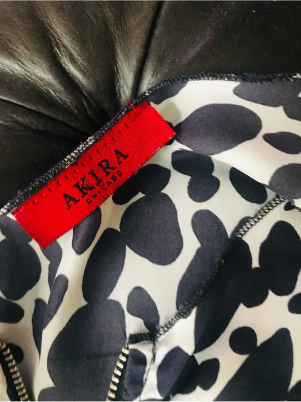 Akira Sleeveless Black & White Pattern Blouse Tank With Front Zipper Sz Small - Image 3