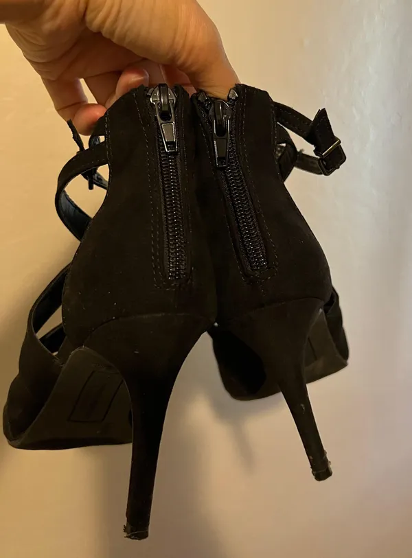Heels Size 6 - Image 9