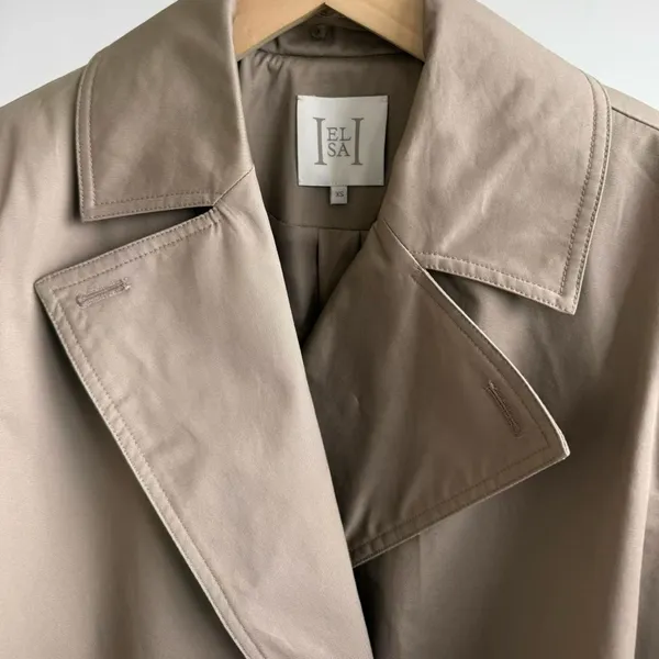 Helsa Short Bubble Hem Trench in Stone S - Image 8