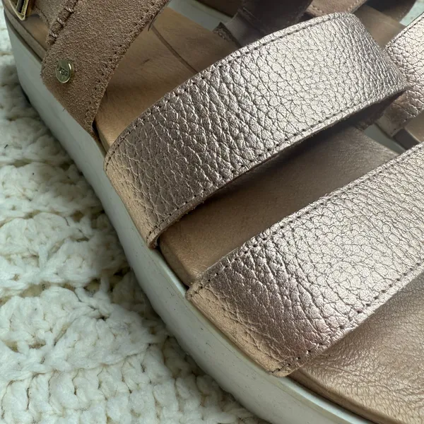 UGG Braelynn Metallic Leather Sandals Rose Gold Size 10 - Image 5