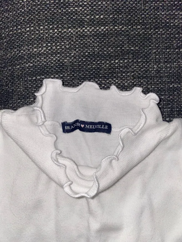Brandy Melville Top Long Sleeve - Image 4