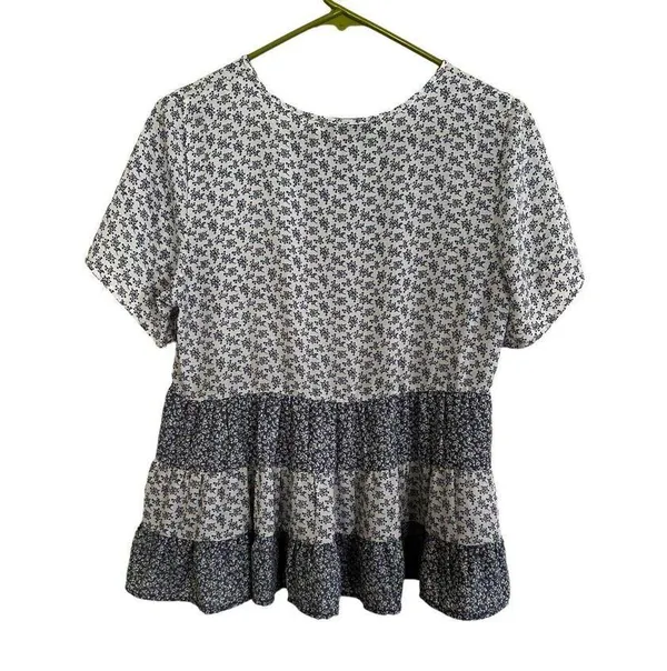 Paper Crane Womens Tiered Floral Top Green boho Blouse Medium M - Image 4