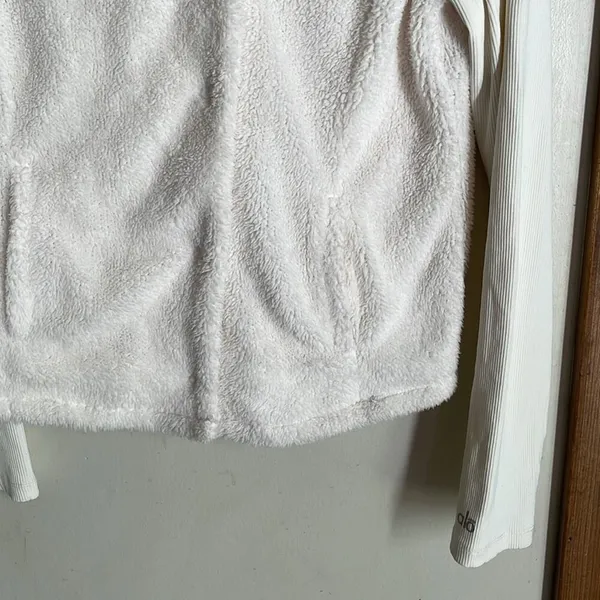 Alo Yoga Fleece Solstice Jacket in Natural White - Image 5