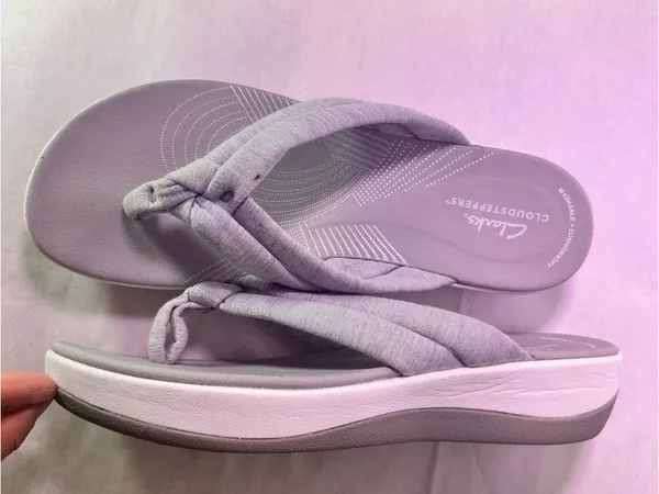 Clarks Light Gray Padded Thong Sandal - Image 6