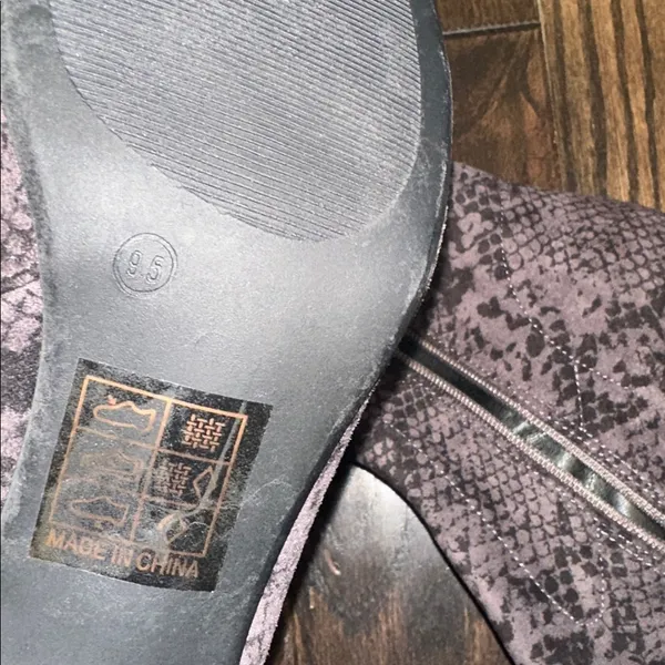 GC Stylish Gray Snake Print Ankle Boots size 9 1/2 new - Image 7