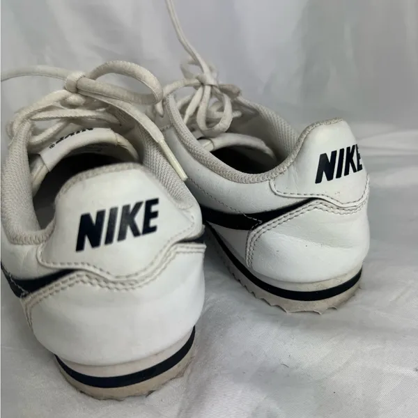 Retro Nike Cortez 1972 classic Nike sneakers w black white 4Y women’s/girls - Image 2