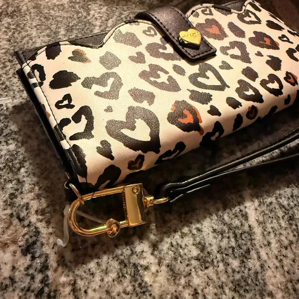 Betsey Johnson Leopard Heart Print Wristlet Wallet Detachable Strap NWT - Image 4