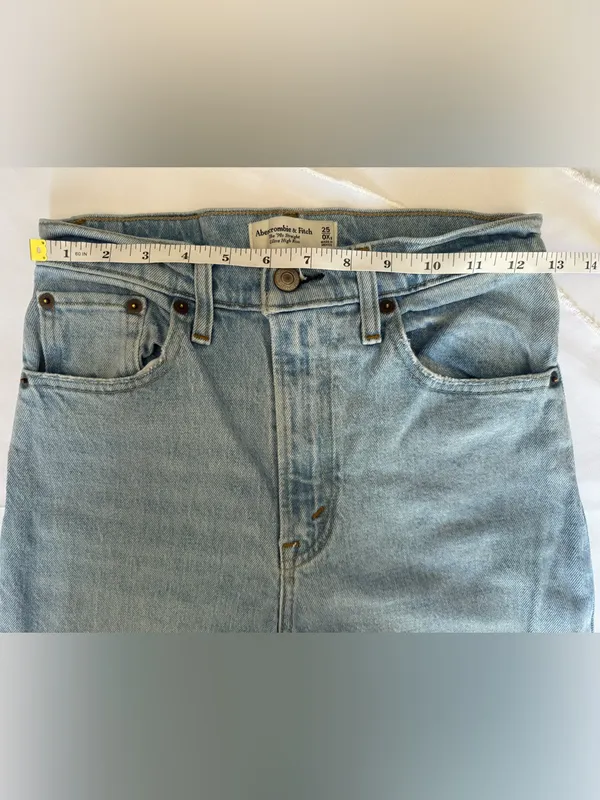 Abercrombie & Fitch 90s Straight Ultra High Rise Light Wash Jeans Size 25 / OX S - Image 6