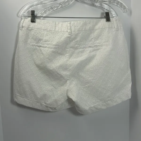 Old Navy Everyday Short Womens 8 White‎ Eyelet Floral Mid-Rise Cotton Shorts - Image 2